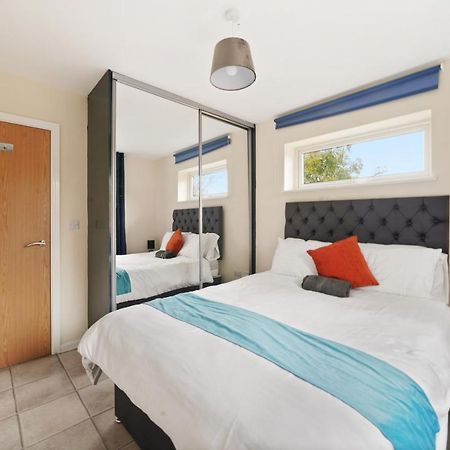 Peaceful 2Br Flat With Historic Bottle Kilns View & Free Parking Located Near City Centre Stoke-on-Trent Exterior photo